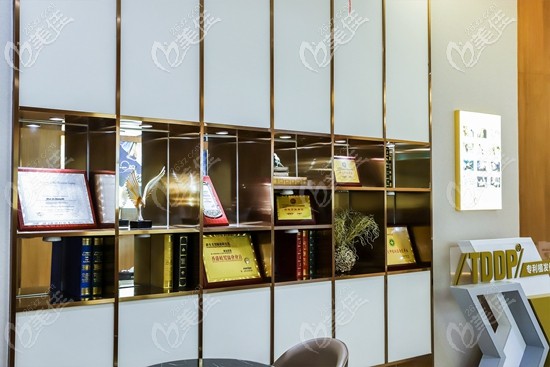 新生植發(fā)所獲榮譽 新生植發(fā)所獲榮譽