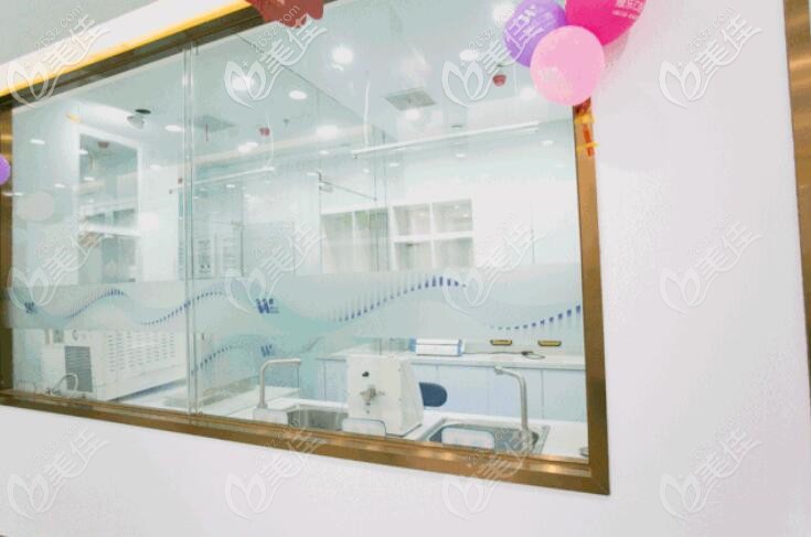 維樂口腔的消毒室是全透明的