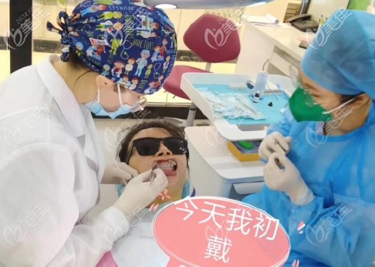 我要說(shuō)在深圳南山區(qū)做美國(guó)奧美科ormco自鎖托槽矯正雖然價(jià)格比國(guó)產(chǎn)的貴，但是真舒服