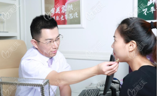 深圳鵬程醫(yī)院李子鵬醫(yī)生隆鼻手術(shù)面診過程圖 深圳鵬程醫(yī)院李子鵬醫(yī)生隆鼻手術(shù)面診過程圖