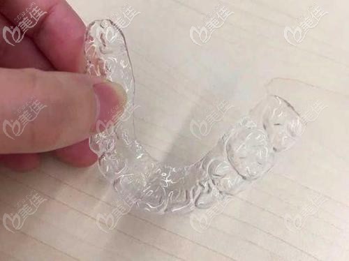 隱形牙套的外觀是透明的