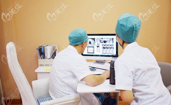 中諾口腔種植醫(yī)生制定方案中偷拍的照片 中諾口腔種植醫(yī)生制定方案中偷拍的照片