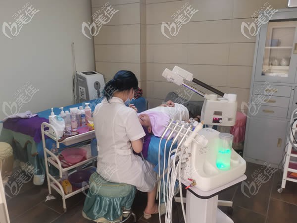 景德鎮(zhèn)亞菲整形皮膚診療室