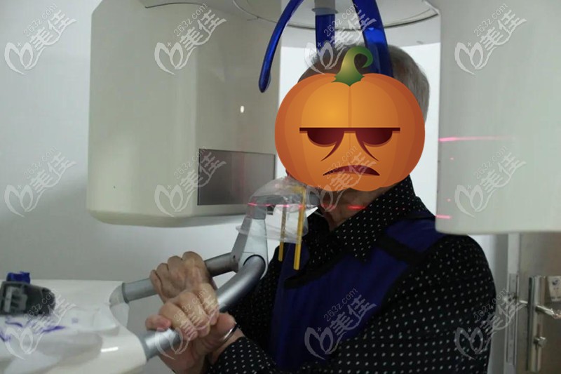 對(duì)口腔問題進(jìn)行檢查