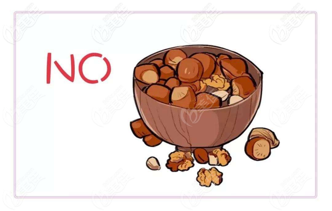 避免吃過硬的堅果哦