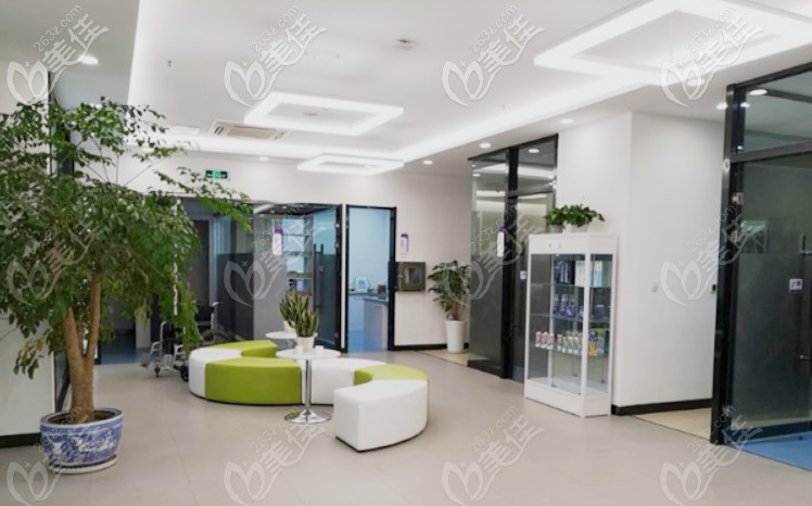 長(zhǎng)治恒倫口腔做一顆美國(guó)皓圣進(jìn)口種植牙的費(fèi)用是多少？