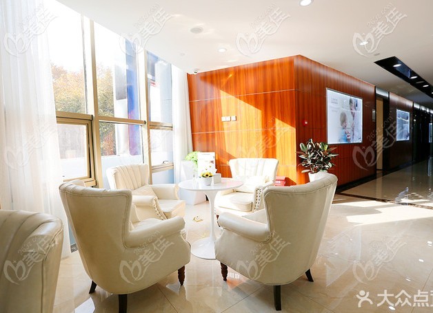 金鉑利口腔二樓等候區(qū)