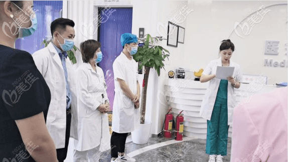 北京蒂凡妮醫(yī)生工作照 北京蒂凡妮醫(yī)生工作照