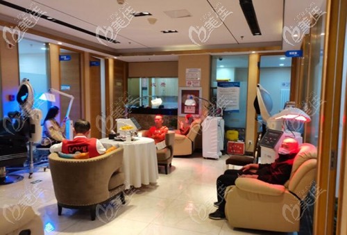 碧蓮盛有專(zhuān)業(yè)的術(shù)后護(hù)理團(tuán)隊(duì) 碧蓮盛有專(zhuān)業(yè)的術(shù)后護(hù)理團(tuán)隊(duì)