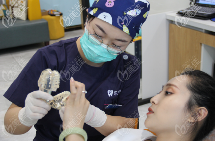 李丹醫(yī)生做手術時候的樣子 李丹醫(yī)生做手術時候的樣子