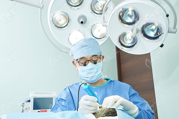 用心為發(fā)友種植每個毛囊 用心為發(fā)友種植每個毛囊