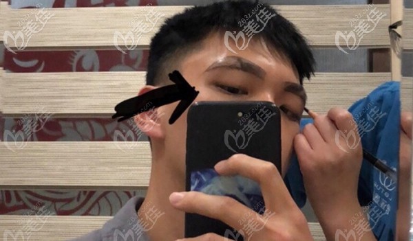 提取設(shè)計(jì)好的眉毛種植區(qū)域