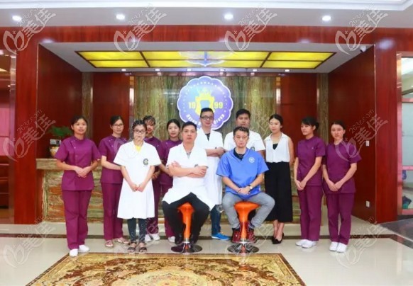 拜倫口腔強(qiáng)大的醫(yī)護(hù)團(tuán)隊 拜倫口腔強(qiáng)大的醫(yī)護(hù)團(tuán)隊