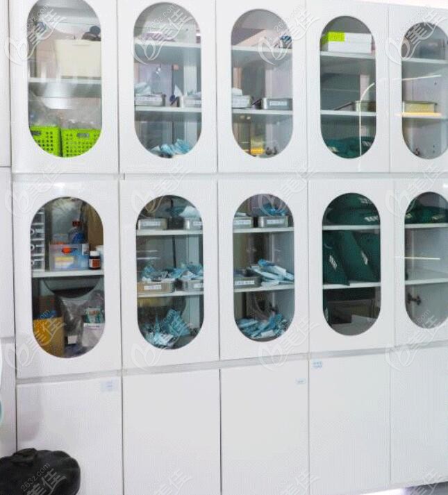 鈦植口腔擁有全程公開(kāi)透明的器皿消毒間 鈦植口腔擁有全程公開(kāi)透明的器皿消毒間