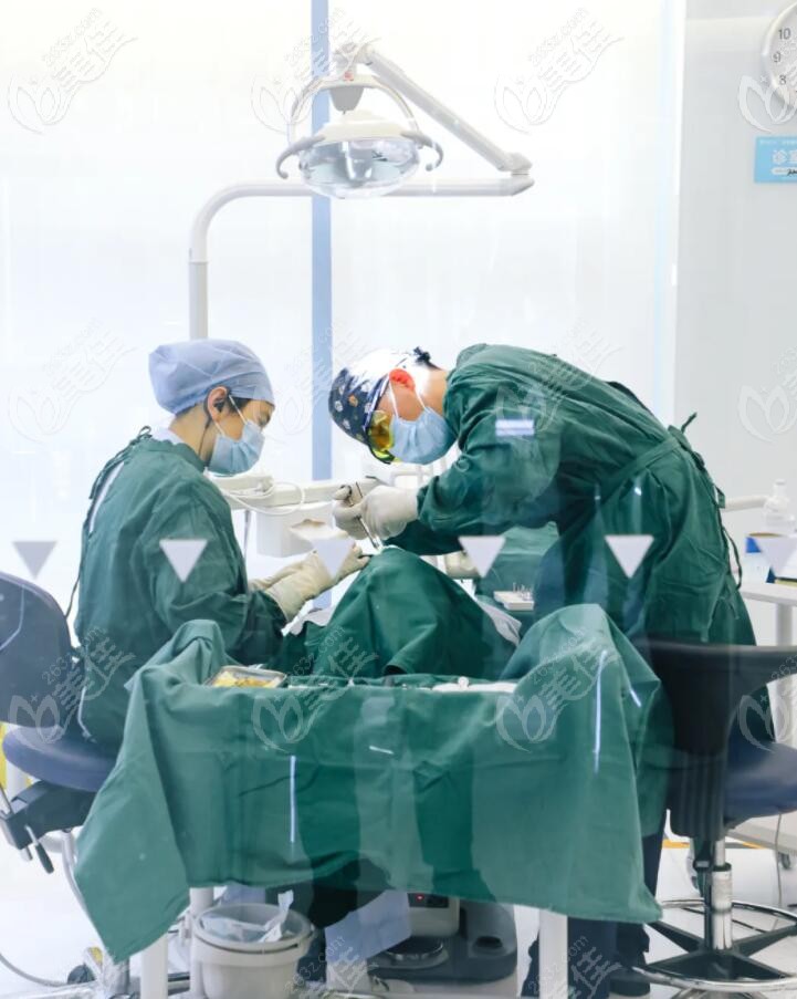 老媽在鈦植口腔做種植牙的照片 老媽在鈦植口腔做種植牙的照片