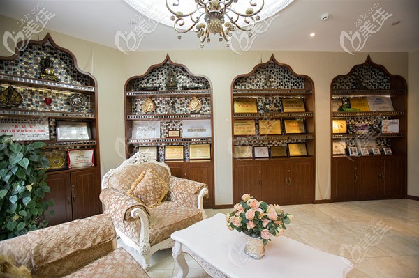 瀘州花都整形美容榮譽(yù)墻