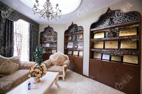 瀘州花都整形美容榮譽(yù)墻