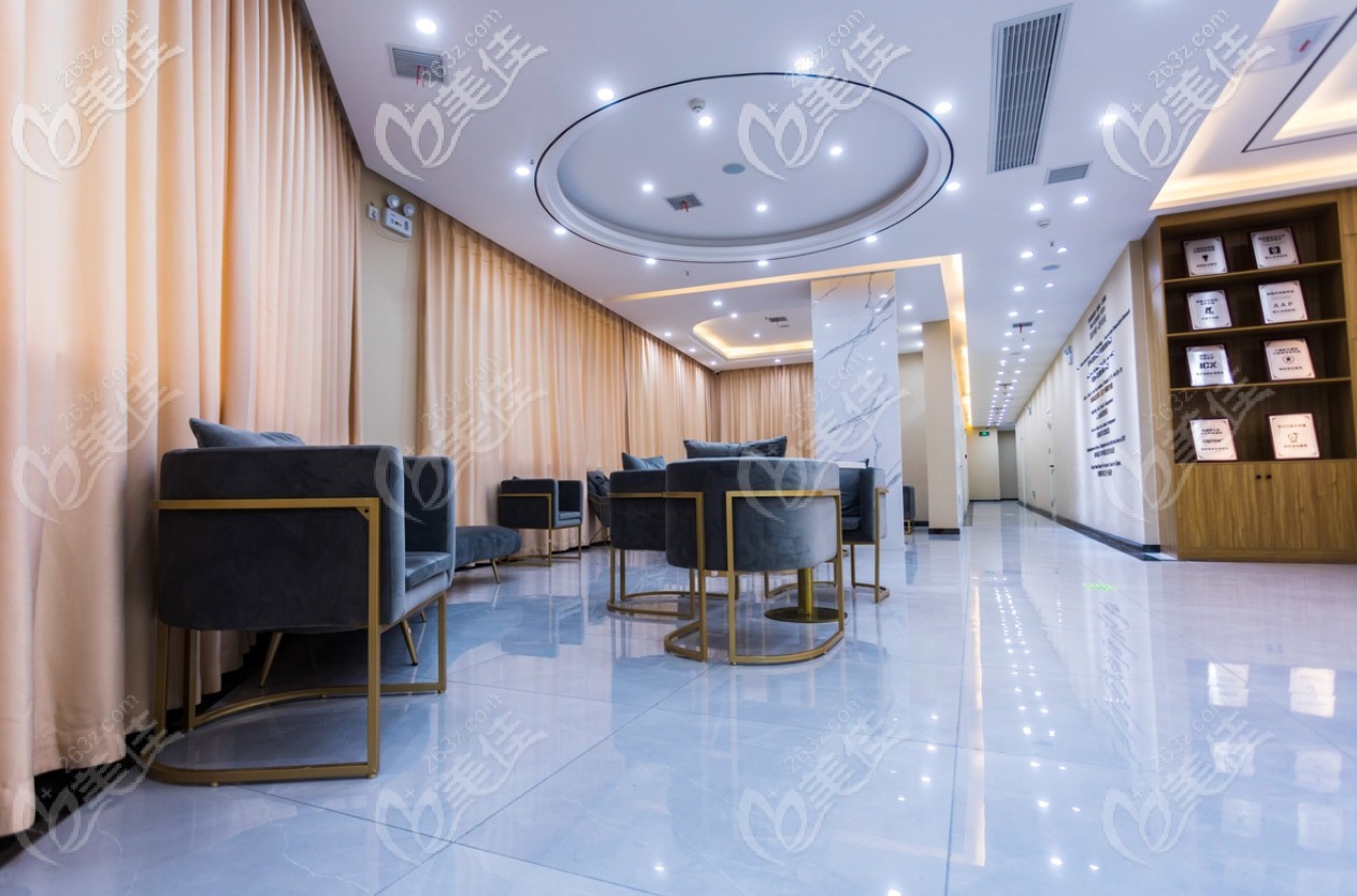 休息區(qū) 休息區(qū)