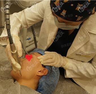 歐洲之星fotona4d面部提升過程中 歐洲之星fotona4d面部提升過程中