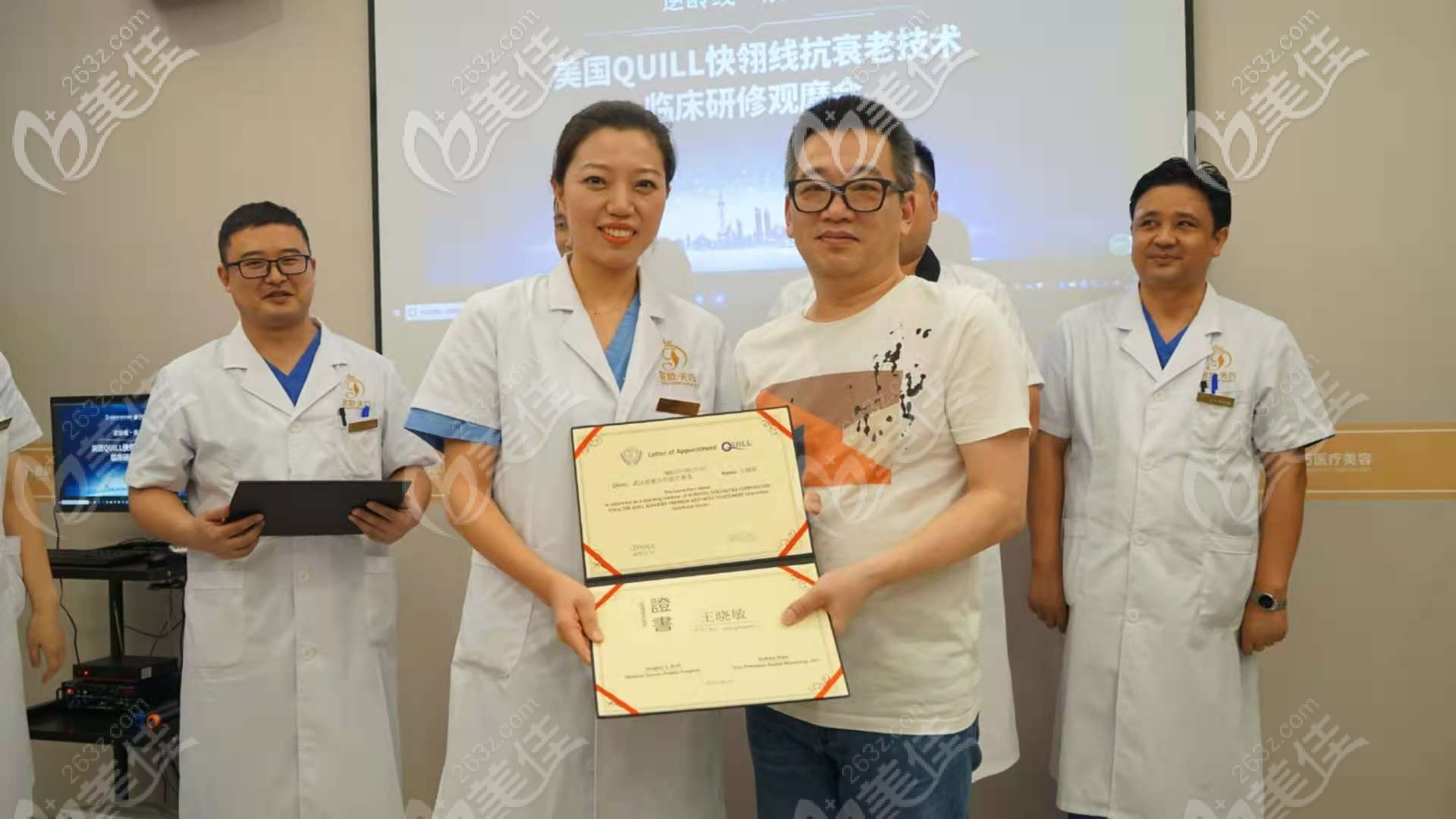 王曉敏主任和面部年輕化名醫(yī)馮幼平合影 王曉敏主任和面部年輕化名醫(yī)馮幼平合影