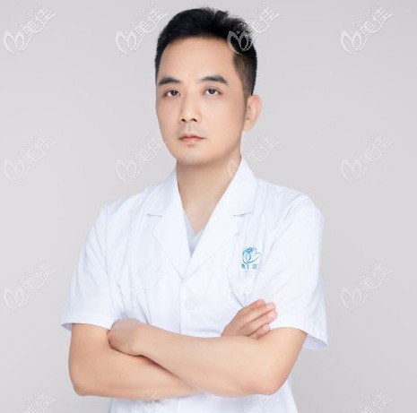 植發(fā)醫(yī)生伍湘濤 植發(fā)醫(yī)生伍湘濤