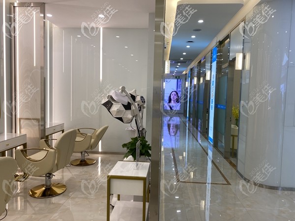 首瑞植發(fā)專注的照光理療室 首瑞植發(fā)專注的照光理療室