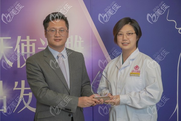 黃曄文主任被授予飛頓5G天使光雕指定醫(yī)生 黃曄文主任被授予飛頓5G天使光雕指定醫(yī)生