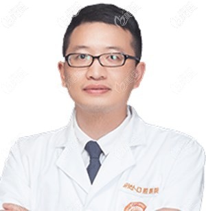 武漢牙達(dá)人口腔醫(yī)院種植科主任李旋