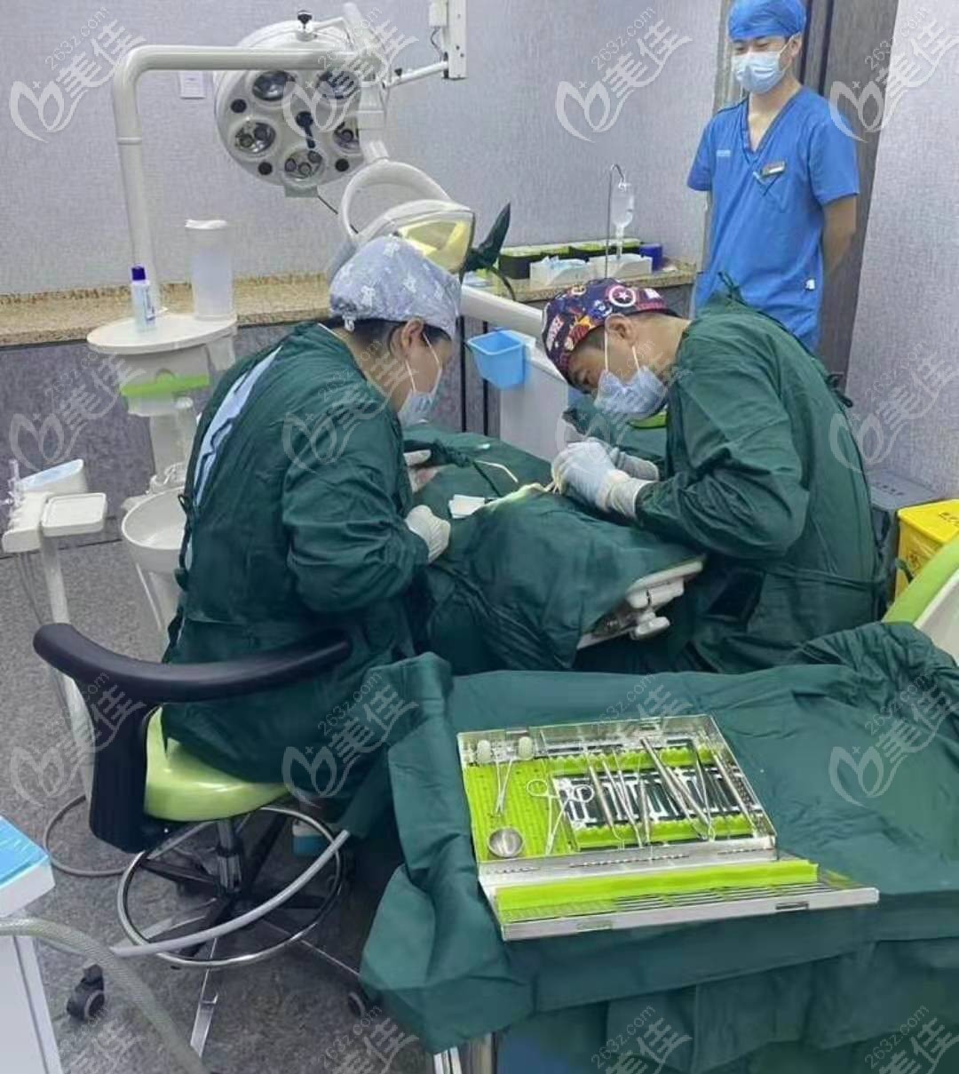 藍(lán)天口腔種植手術(shù)室