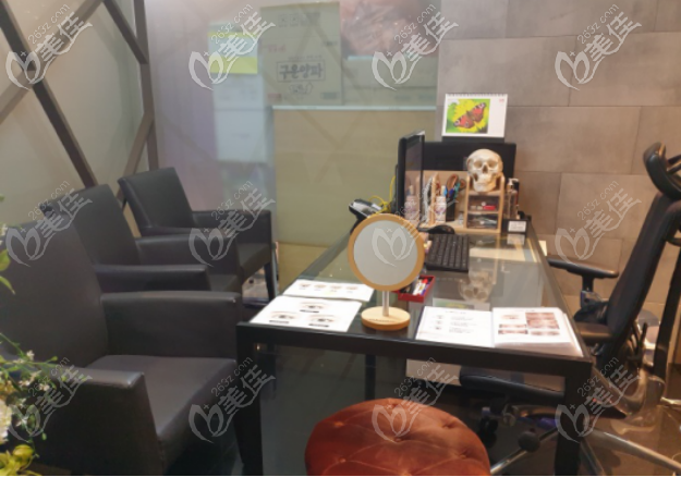 韓國(guó)Sulleim心動(dòng)整形醫(yī)院咨詢(xún)室