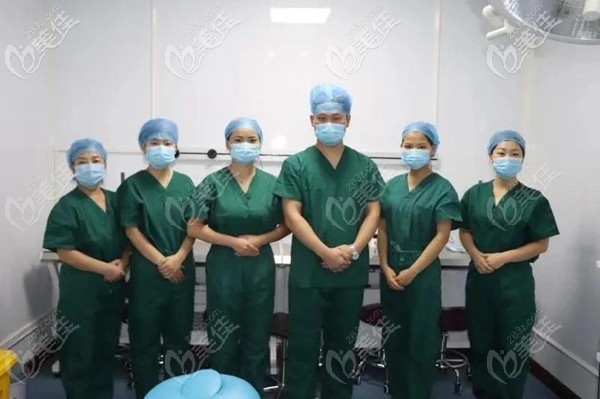 高科植發(fā)醫(yī)師團(tuán)隊(duì)