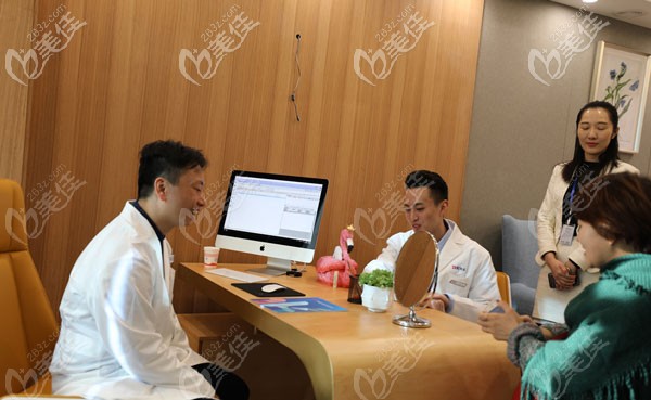 銅雀臺(tái)醫(yī)生面診現(xiàn)場(chǎng)