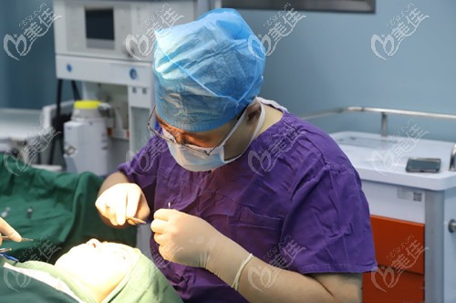 曲學(xué)延醫(yī)生做雙眼皮手術(shù)