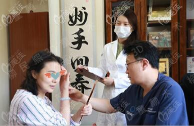 北京華韓柳民熙醫(yī)生面診中 北京華韓柳民熙醫(yī)生面診中