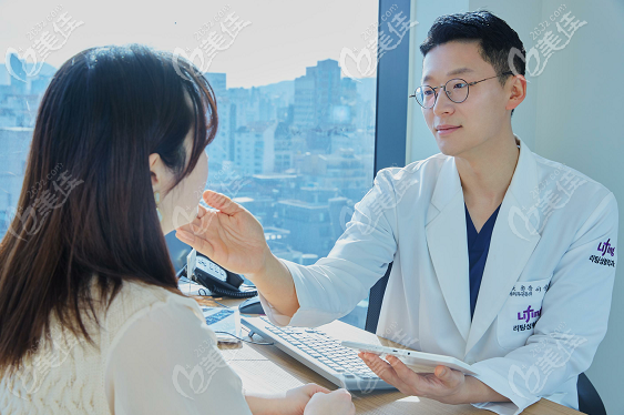 韓國(guó)Liting整形外科代表院長(zhǎng)李成俊