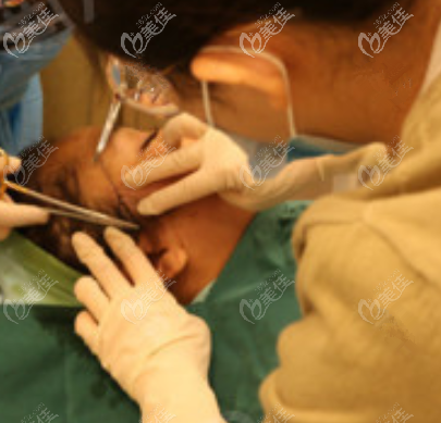 谷亦涵醫(yī)生給我做快翎線臉部提升當(dāng)天手術(shù)照