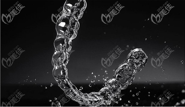 大連隱形矯正收費(fèi)