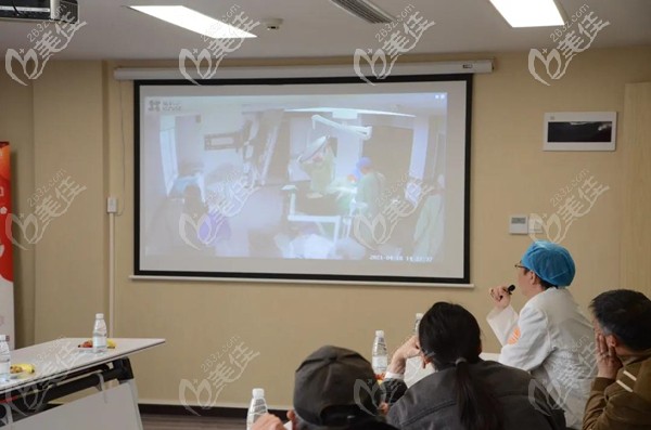 杭州牙科醫(yī)院種植牙直播現(xiàn)場