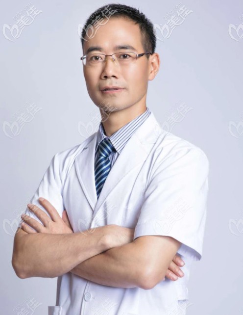 武漢壹加壹口腔正畸醫(yī)生萬郁華 武漢壹加壹口腔正畸醫(yī)生萬郁華