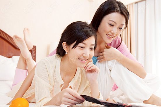 姐姐和她的女兒