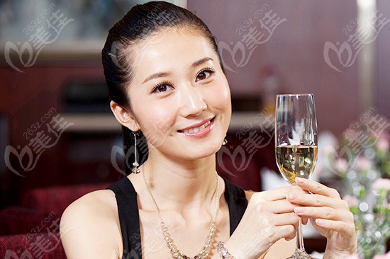 自體脂肪墊下巴