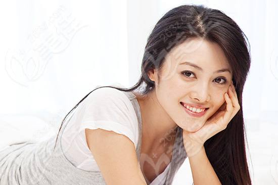 膨體隆鼻