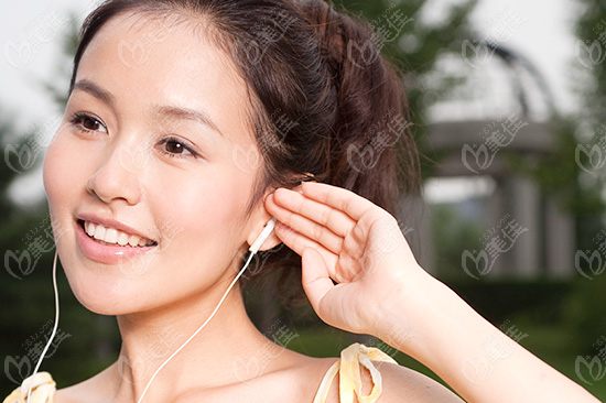 自體軟骨隆鼻