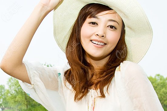 早春臀部顯瘦巧搭術(shù) 升級(jí)你的美麗