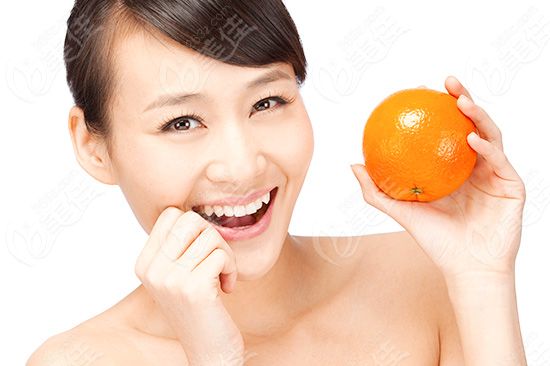 楊冪被傳赴韓整形 整容風(fēng)波再掀高潮