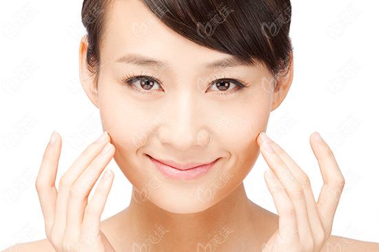 要端正更要時(shí)尚 上班族春季穿衣法則