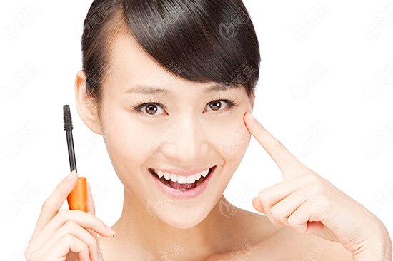 武漢做硅膠隆鼻手術需要多少錢？