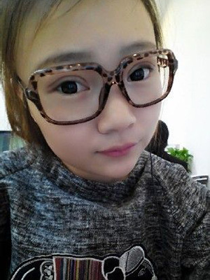 　　在家里爸媽都叫我小妹，因?yàn)槲逸^小，并且長(zhǎng)的也很小，長(zhǎng)的是